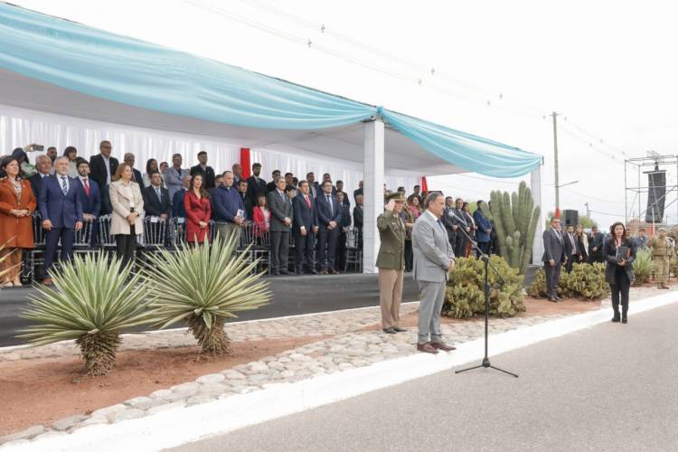 Ricardo Quintela: “Queremos comprometernos que en nuestra próxima gestión, a la culminación del 2027, no quede un solo empleado precarizado en nuestra provincia”.