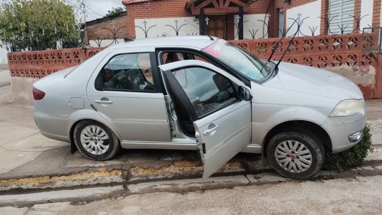 Persecución y detención: lograron recuperar un rodado sustraído.