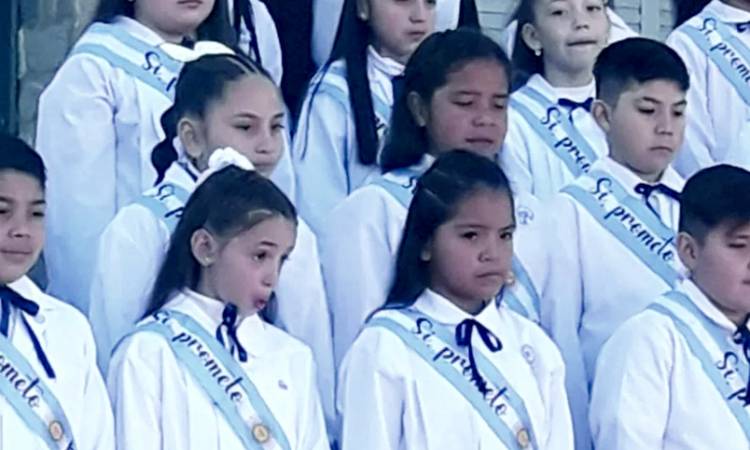 Alumnos de 4º grados prometen la Bandera el miércoles 21 de junio.