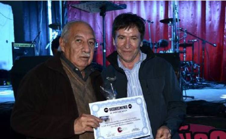 Chepes: Radio Orión recibio la distinción “Pedro Ignacio de Castro Barros” junto a Locutores y Operadores.