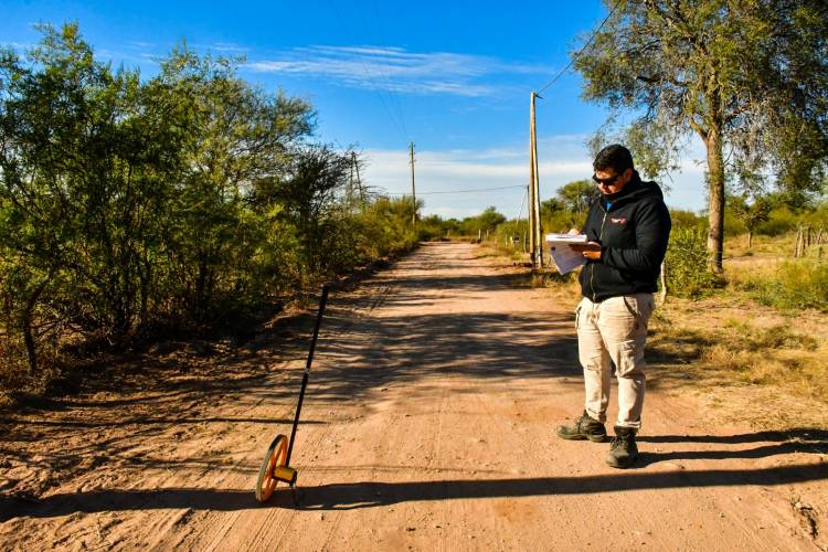 Chamical: El gobierno provincial continúa ejecutando tareas para brindar energía a zonas rurales.