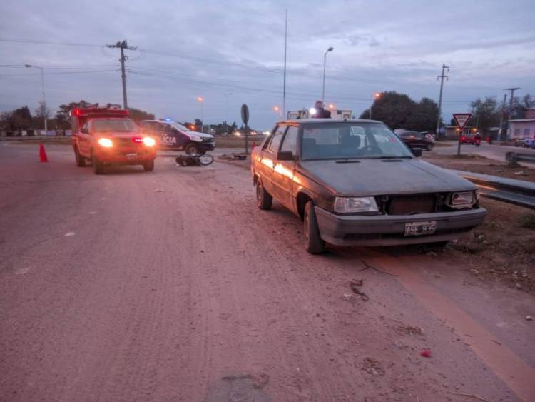 Choque entre un automóvil y una motocicleta en Ruta Nacional 38.