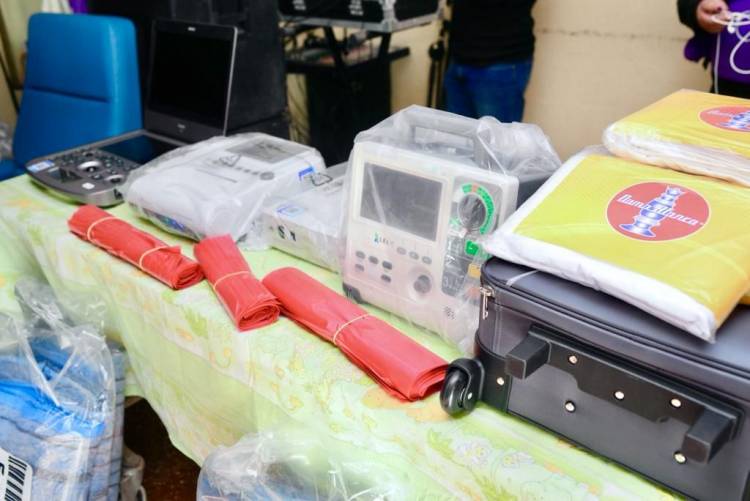 Arauco: Florencia López entregó ecógrafo doppler y electro cardiógrafo al hospital San Nicolas.