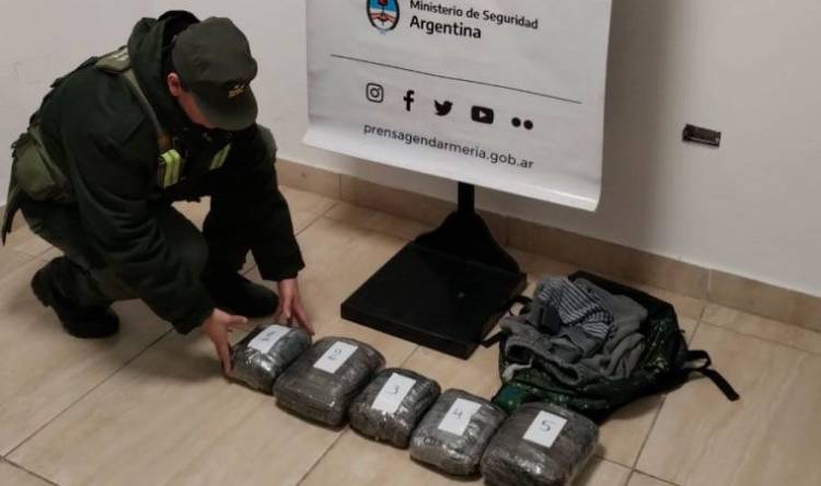 Viajaba en remís con 4 kilos de marihuana