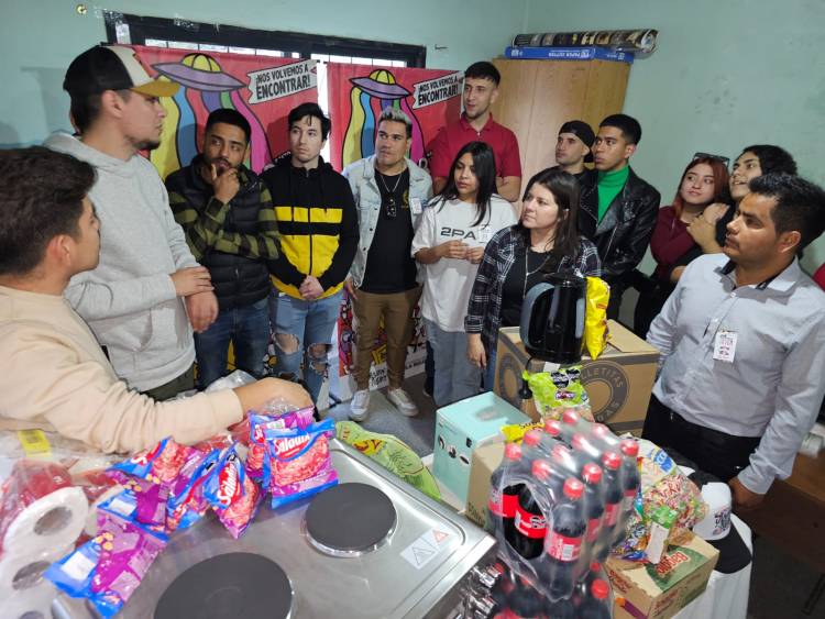 Chepes: Entrega de insumos para cantina escolar 