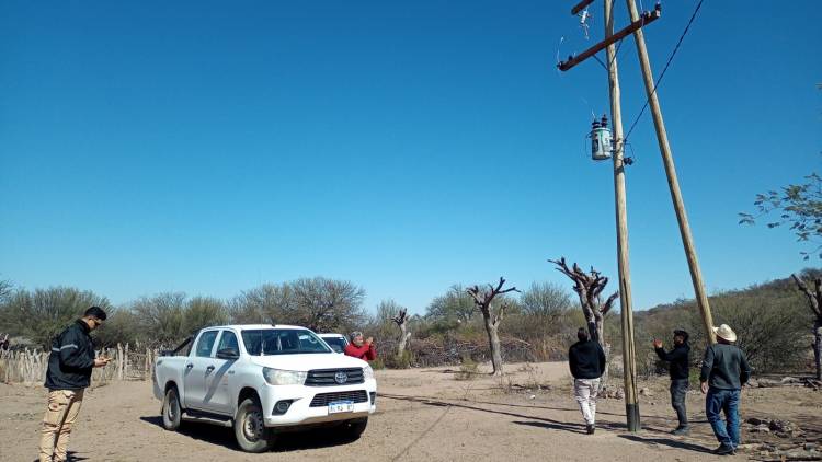 Distrito San Isidro: Extensión de electrificación paraje La Esperanza - Santa Teresita