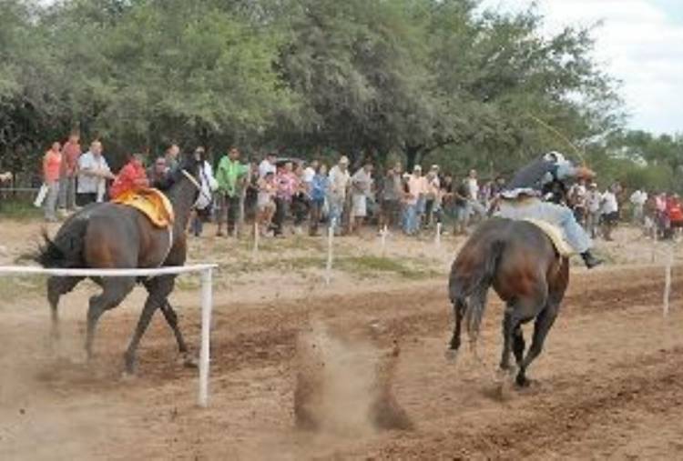 Una mujer fue atropellada por una yegua ganadora en un hipódromo de Chepes