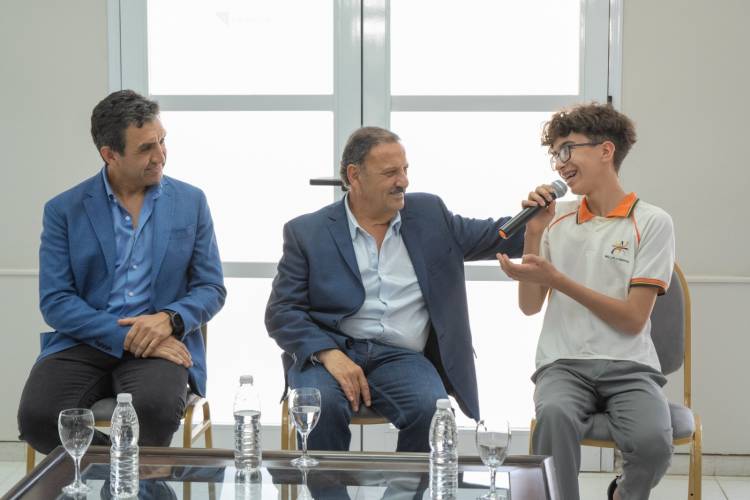 Ricardo Quintela: “Vamos a invertir en la escuela pública y privada, para que los chicos puedan tener la educación que se merecen y tengan un presente y un futuro lo más brillante posible”