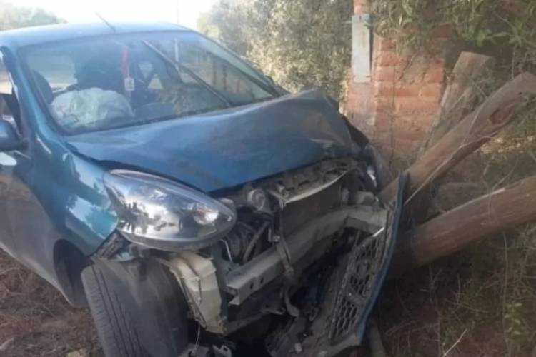 Chamical: una mujer perdió el control de su auto y terminó contra un cerco