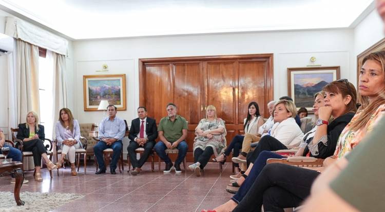 Convencionales Constituyentes sumarían acciones en contra del DNU y la Ley Ómnibus