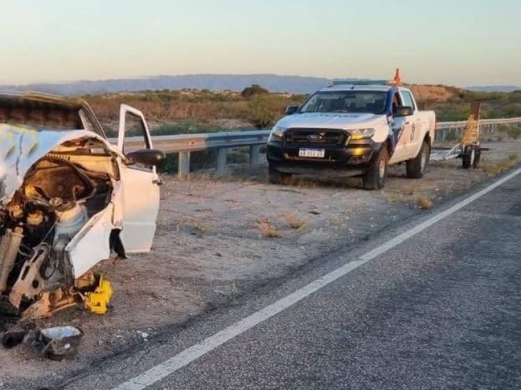 Un auto se desprendió del remolque que lo trasladaba y lo dejaron abandonado en la ruta