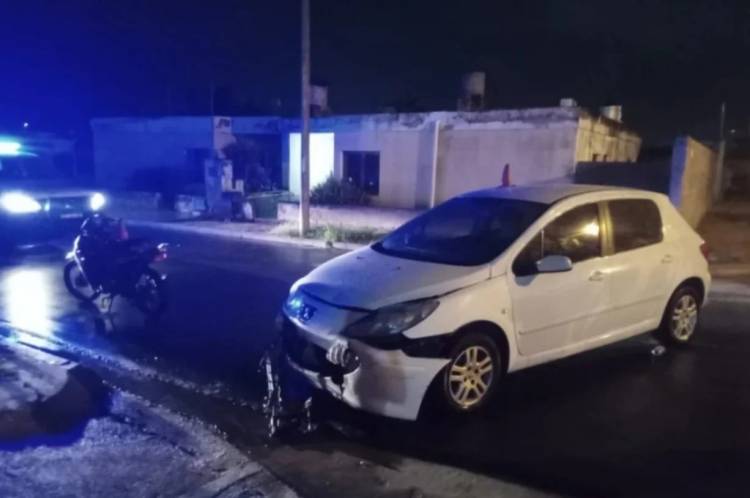 Un conductor abandonó a una menor que atropelló y arrastró su motocicleta por siete cuadras