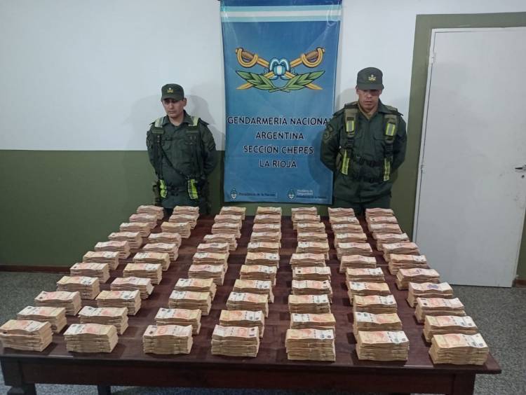 Viajaba desde Jujuy trasladando una valija con más de 38 millones de pesos en efectivo