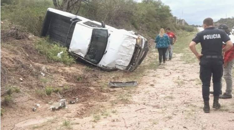 Olta: Un joven perdió la vida tras volcar en una camioneta