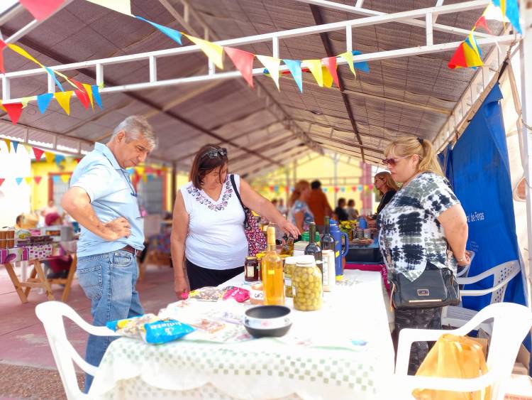 Semana Santa 2024: Gran concurrencia en la Feria Artesanal Sabores Santos