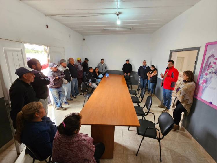 Reunion con vecinos de el totoral para implementar medidas de cuidado y distribución del agua