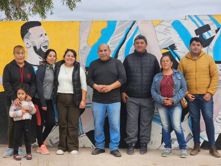 Ultiman trabajos en la pista y cancha de fútbol del Club Rieles Argentinos