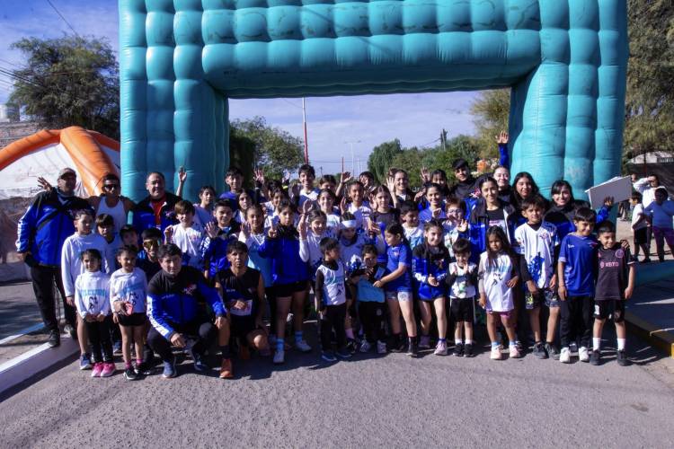 Cerca de 300 competidores participaron en la Maratón Aniversario