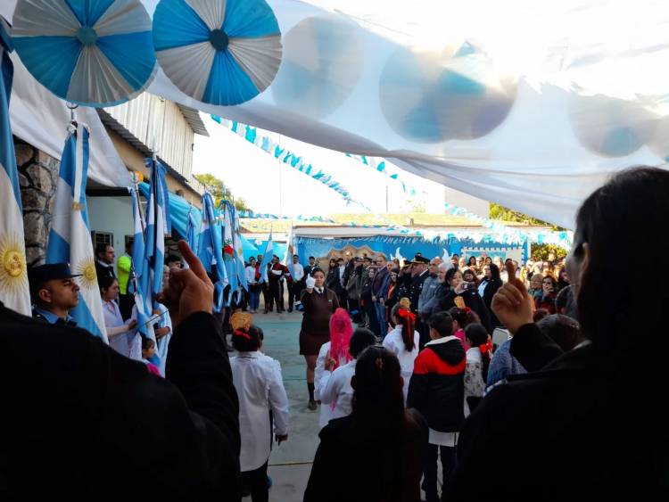 Celebración de los 215 años de la revolución de mayo en Villa Casana