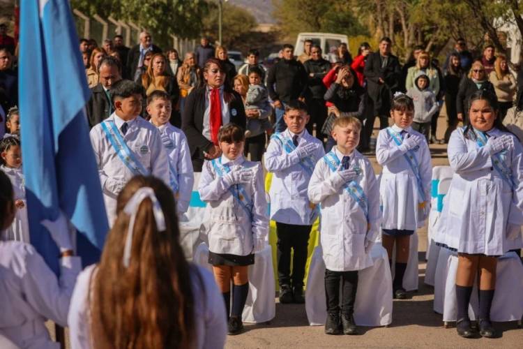 Portezuelo: Teresita Madera encabezó la toma de Lealtad a la Bandera Argentina