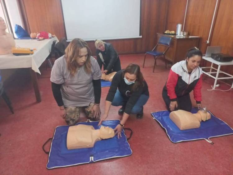 Capacitación en RCP para personal de centros de salud en el Hospital Luis Pasteur de Chepes