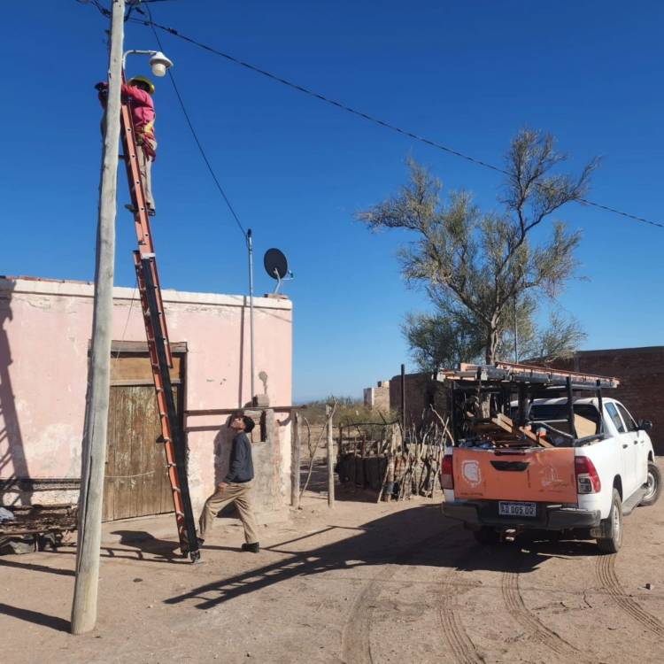 Reparación de alumbrado público en Mascasín y Chepes