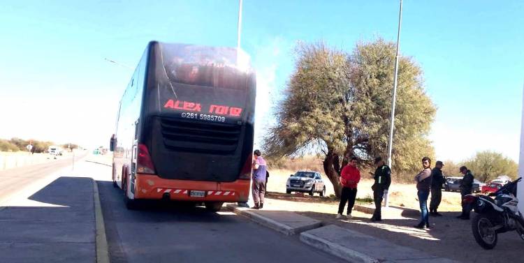 Chepes: incautan cerca de un kilo de drogas de un colectivo en control policial