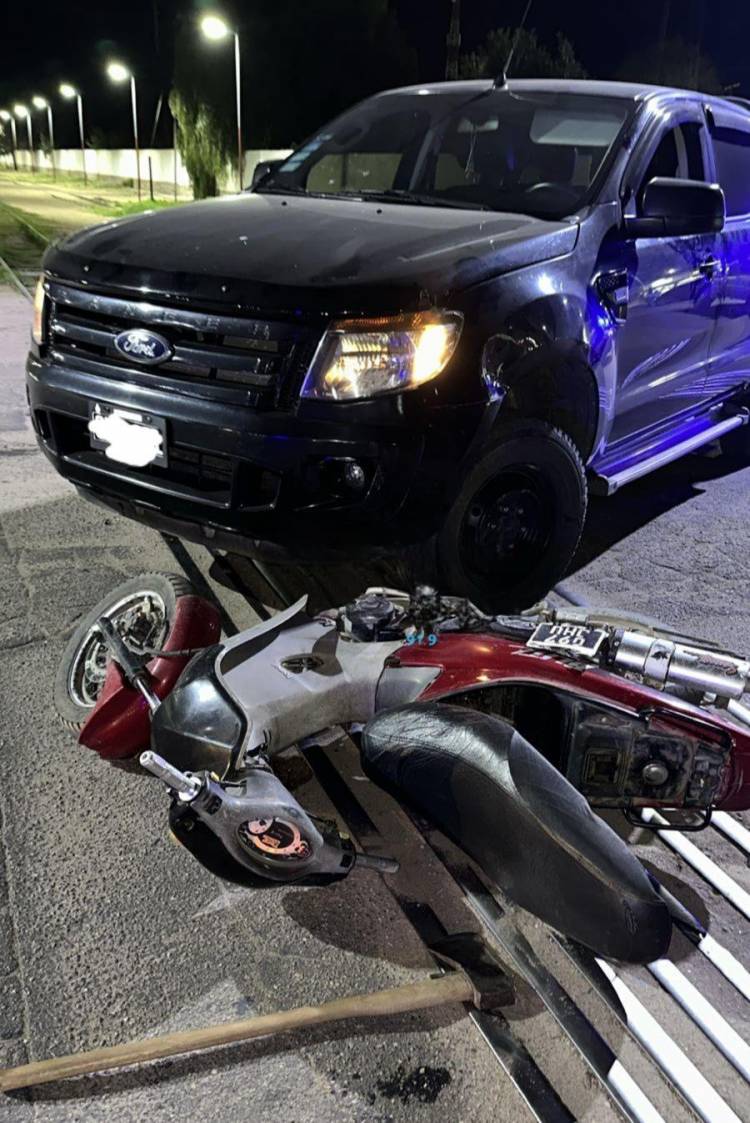 Chepes: motocicleta y camioneta colisionan en Av. Pelagio V. Luna