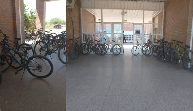 Molestia en el Colegio Provincial por el uso del ingreso como estacionamiento de bicicletas