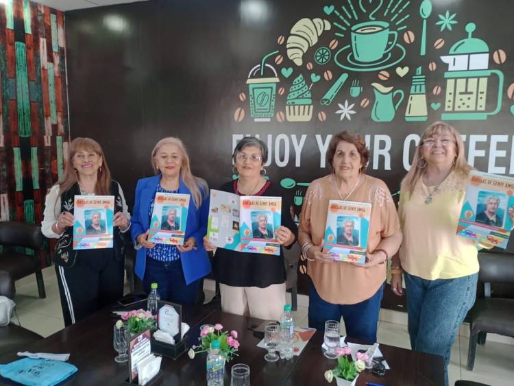 Presentación de la revista "Huellas de Gente Amiga" del Centro Cultural
