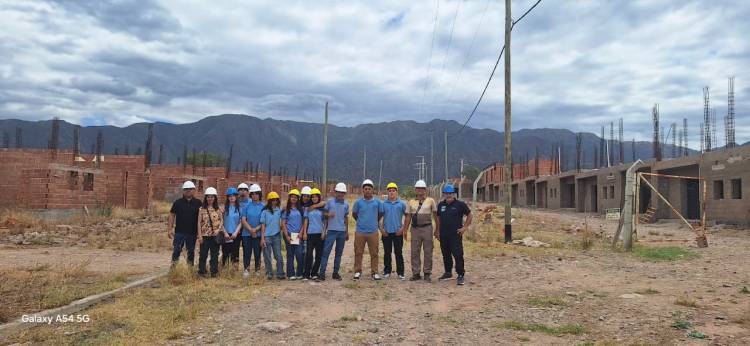 Alumnos de Maestro Mayor de Obras realizaron visita técnica en La Rioja