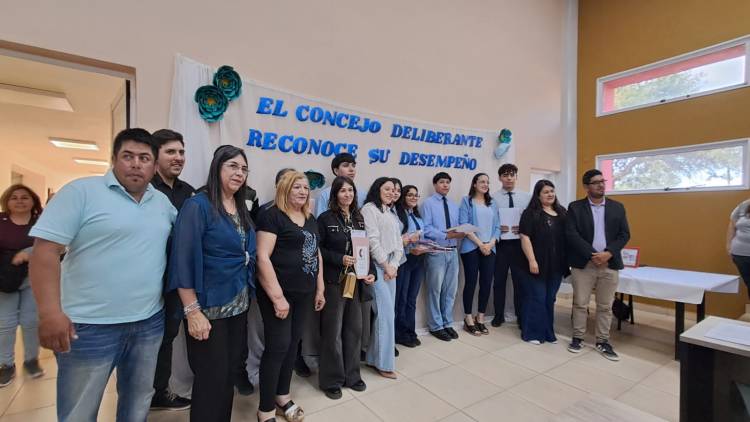Concejo Deliberante: Reconocen a estudiantes de M.M.O. por su destacada participación en las Olimpiadas ONIET