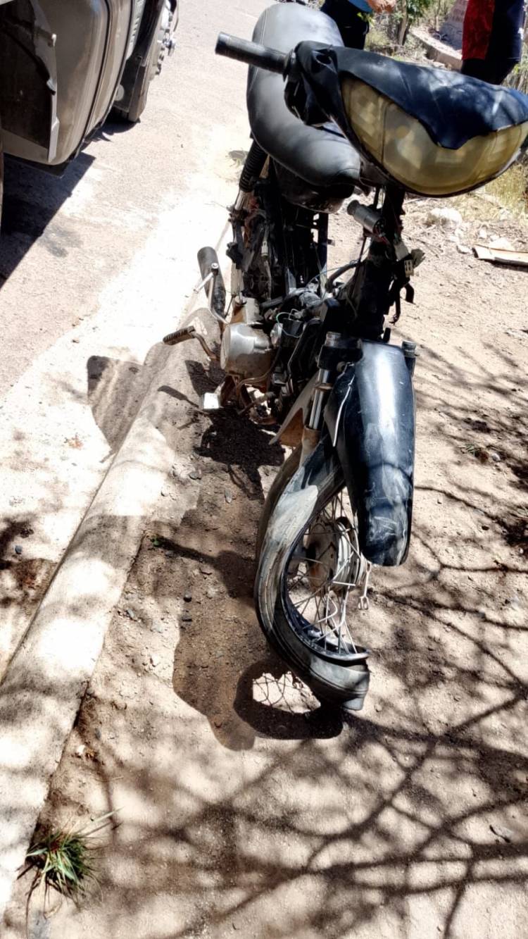 Ulapes: un camión chocó a una motocicleta estacionada y provocó daños totales