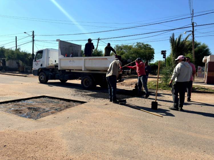 Chepes: Avanza el plan estratégico de bacheo en calles de la ciudad