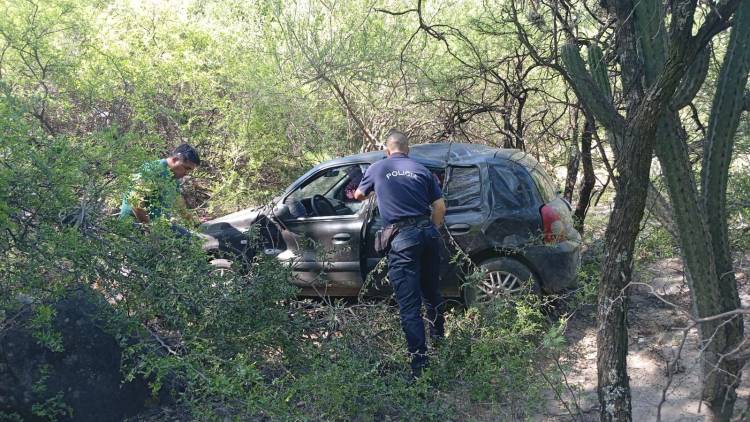 Vuelco de un automóvil camino al Dique de Olta: una mujer resultó con lesiones leves