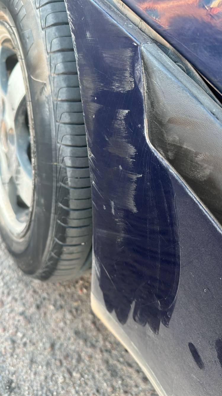 Chepes: colisión entre un camión y un automóvil en un semáforo de Av. San Martín