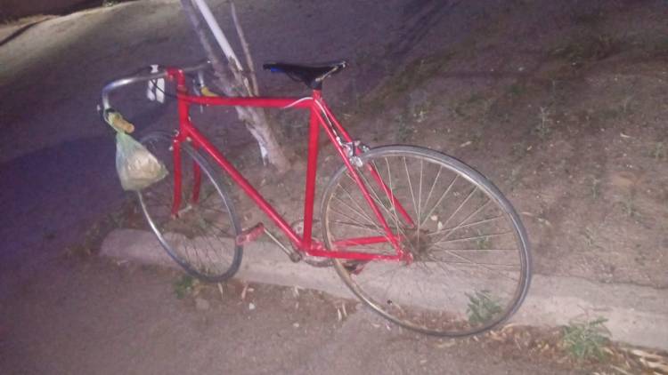 Chepes: un ciclista sufrió una fuerte caída tras perder el control de su rodado