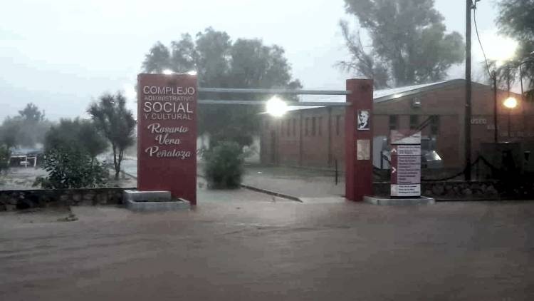 Intensa lluvia provoco graves inundaciones en Chepes