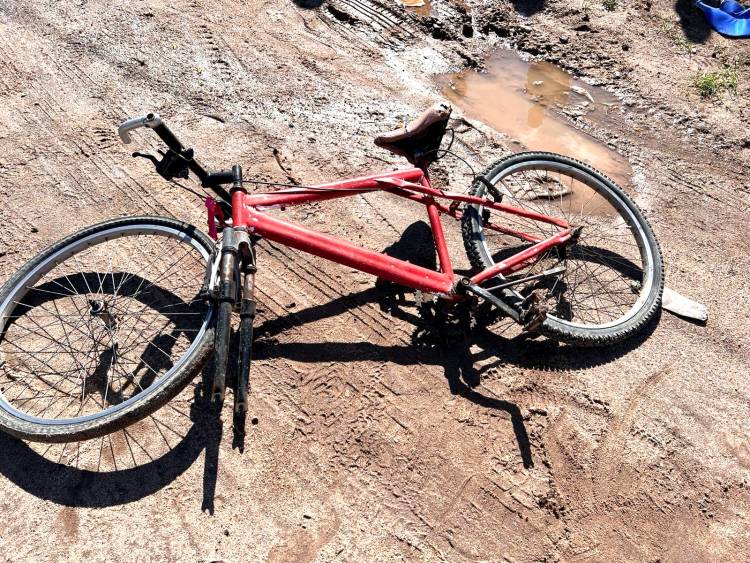 Ciclista sufrió un fuerte golpe en la cabeza tras desprenderse la rueda de su bicicleta