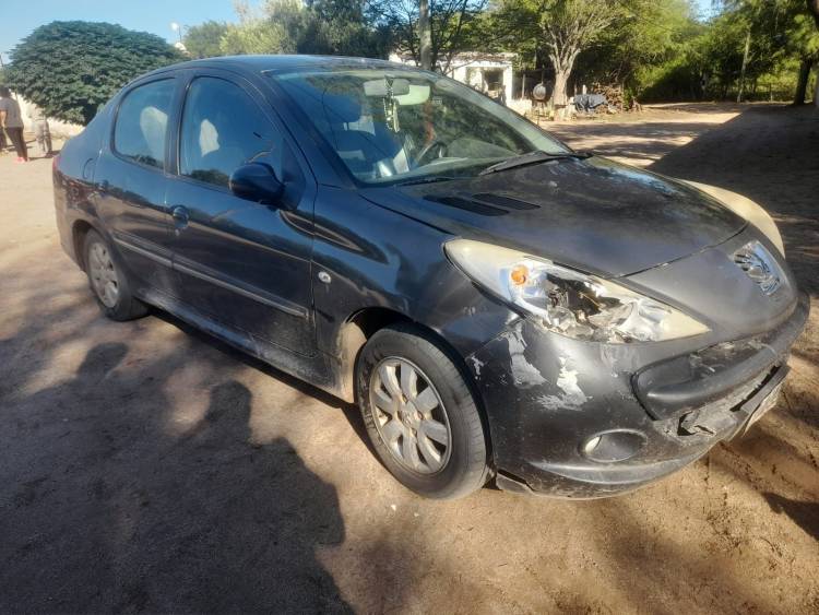 Desiderio Tello: Dos jóvenes fueron trasladados tras un choque entre auto y moto en Chelcos