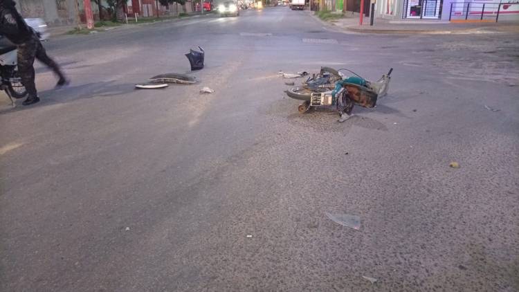Chepes: chocó a unos motociclistas y se dio a la fuga