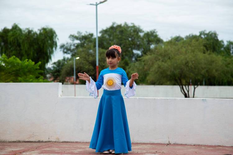 Emotiva participación de una niña de 7 años en el acto por Malvinas