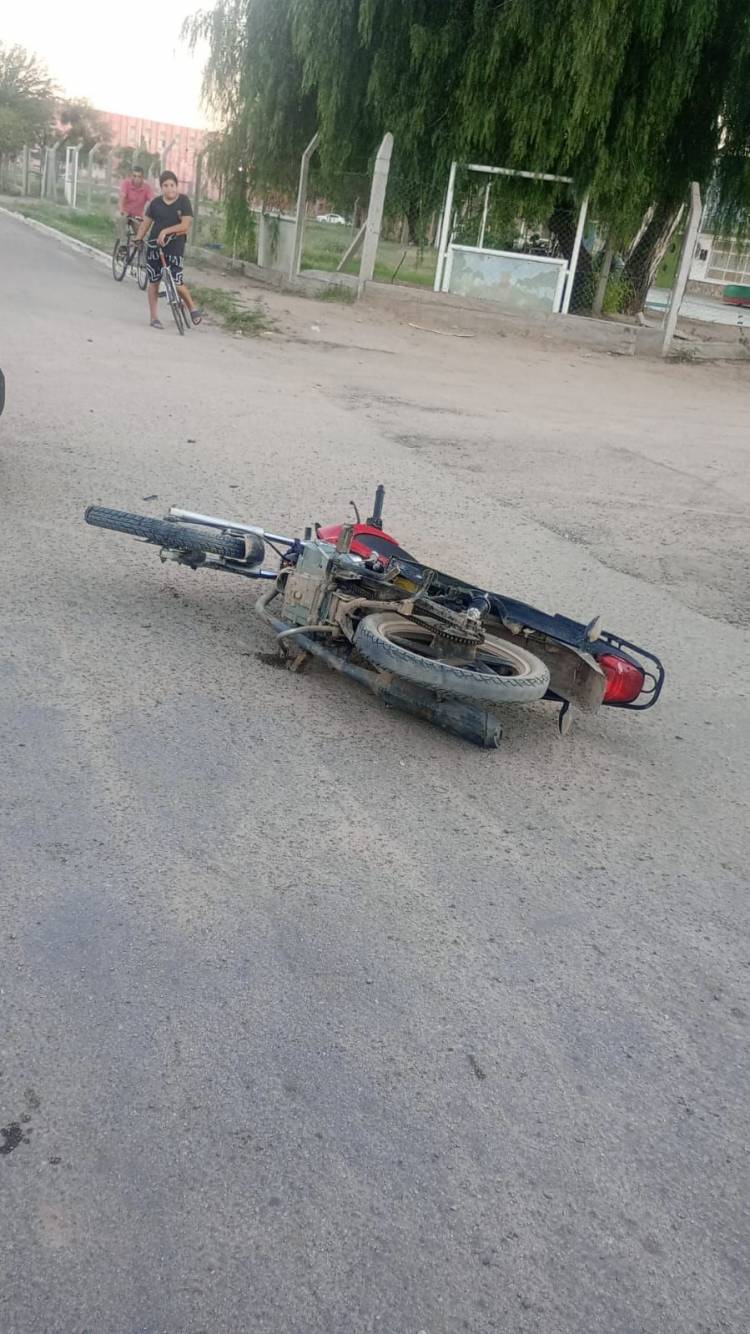 Choque entre dos motos en Chepes: ambos conductores fueron trasladados al hospital