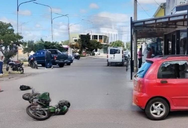 Una mujer y un menor hospitalizados tras un choque en pleno centro