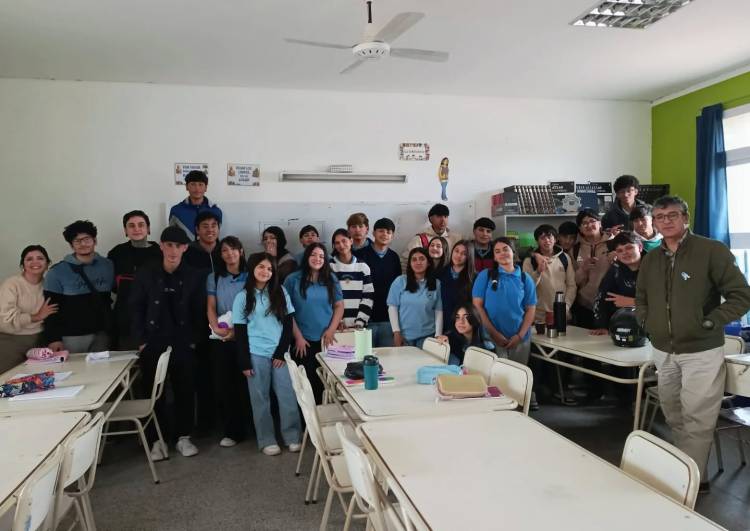 TecnoEmpleo; se dio una jornada de concientización sobre residuos electrónicos en la E.P.E.T. N° 1