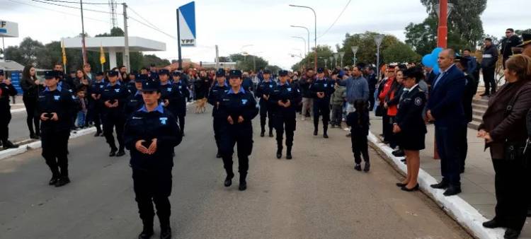 Chepes conmemora el 435° aniversario de la Policía de La Rioja con un desfile cívico-militar y actos protocolares