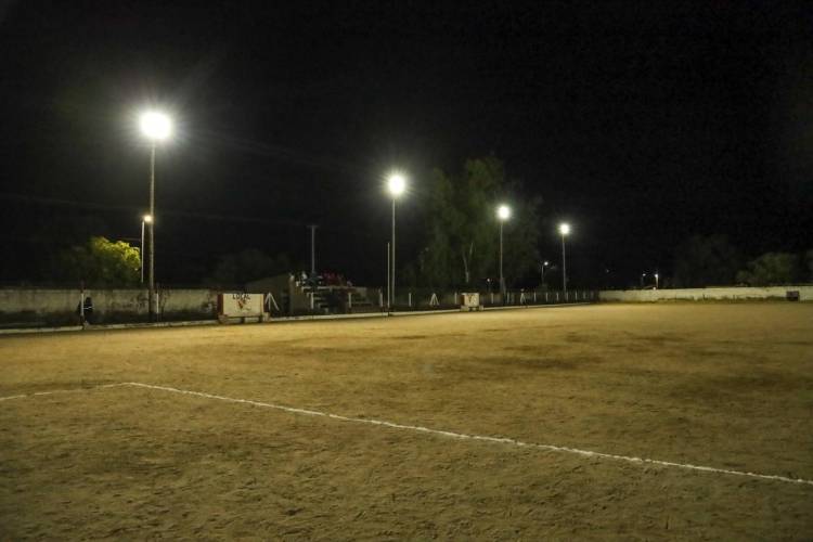 Quintela inauguró la iluminación del Club Desiderio Tello y anunció nuevas obras para fortalecer el deporte y la contención social