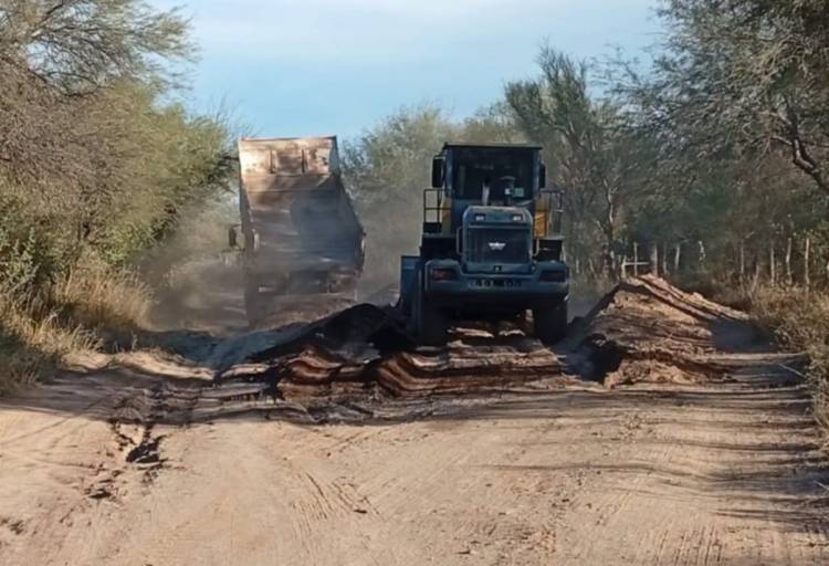 El Gobierno Departamental continúa mejorando la red de caminos rurales