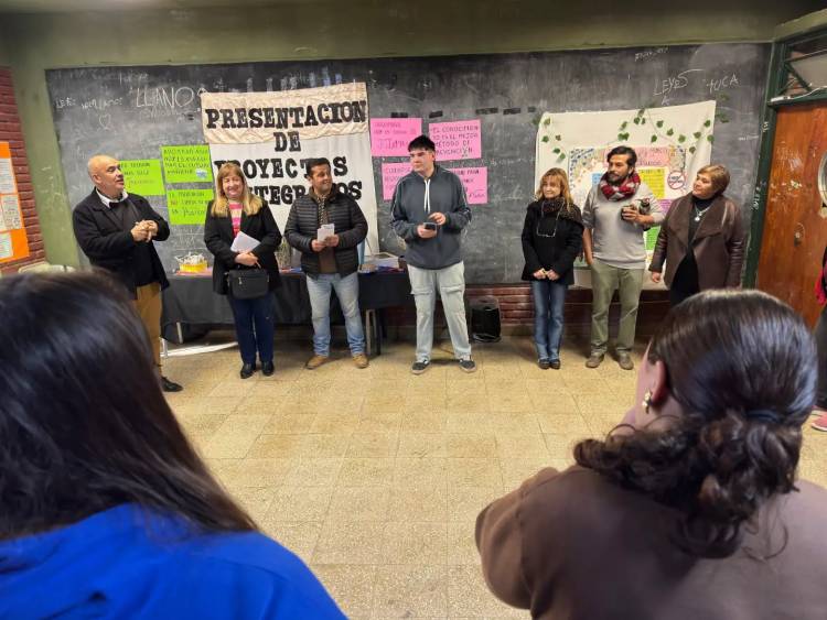 El Gobierno Municipal acompañó la Expo Aprender 2026 de la Escuela Normal "Juan F. Quiroga"
