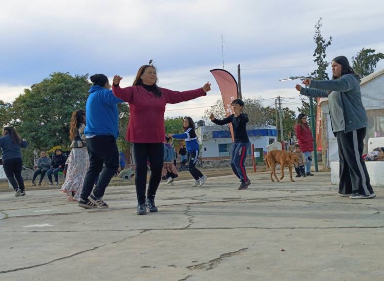 El folclore mantiene vivo el espíritu de las vacaciones de invierno en la Plaza de la Cultura